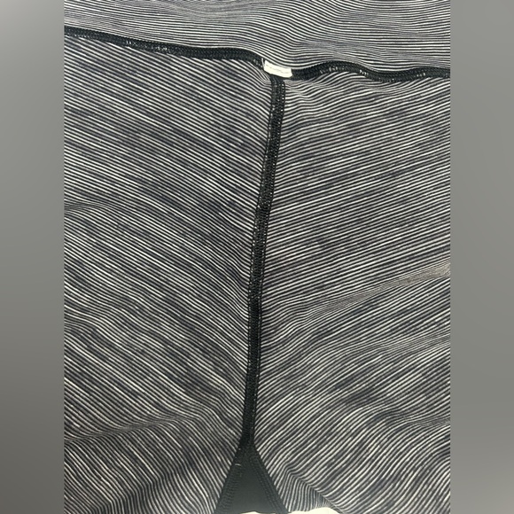 Lululemon Wunder Under Hi-Rise 1/2 Tight, Size 8 - Picture 7 of 11